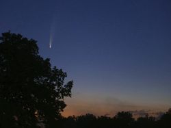 Potret Komet Neowise yang Bisa Dilihat dengan Mata Telanjang
