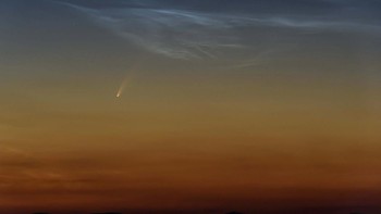 Komet Neowise yang melintas dan diambil fotonya pada 6 Juli lalu di Hungaria. Peter Komka/MTI via AP.