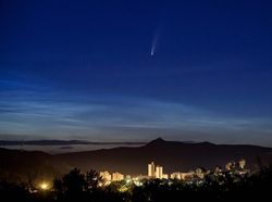 Potret Komet Neowise yang Bisa Dilihat dengan Mata Telanjang