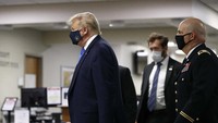 Trump menambahkan: Biasanya saya tidak dalam posisi itu.Jika saya berada dalam situasi yang rapat dengan orang-orang, saya pastinya akan melakukan itu (memakai masker), kata Trump dalam sebuah wawancara dengan Fox Business, seiring banyak negara bagian AS mencatat lonjakan tajam jumlah kasus-kasus baru infeksi Corona.