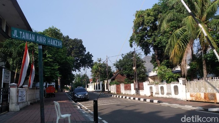 Suasana di Jalan Amir Hamzah pukul 08.30 WIB.