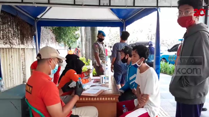 Tak Bermasker, Puluhan Warga Kena Sanksi di Bundaran HI