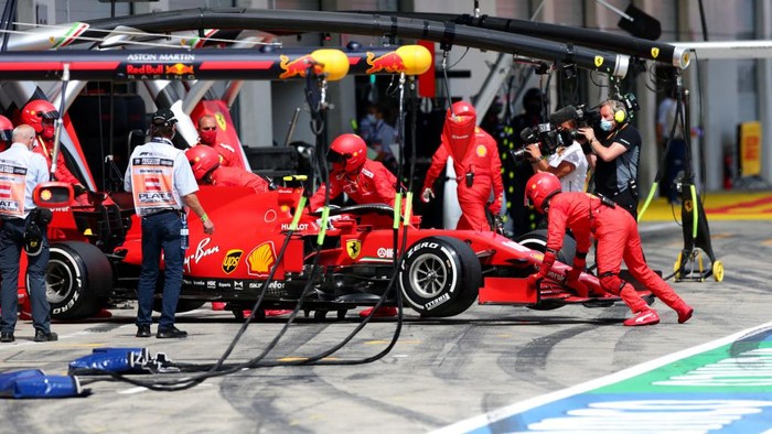 SPIELBERG, AUSTRIA - JULY 12: Charles Leclerc of Monaco driving the (16) Scuderia Ferrari SF1000 retires during the Formula One Grand Prix of Styria at Red Bull Ring on July 12, 2020 in Spielberg, Austria. (Photo by Peter Fox/Getty Images)