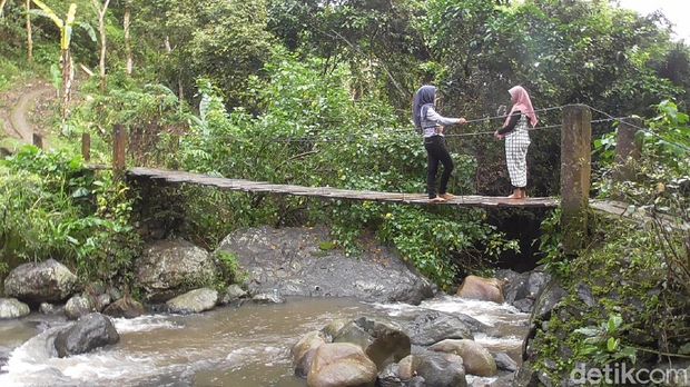 air terjun Kambelung