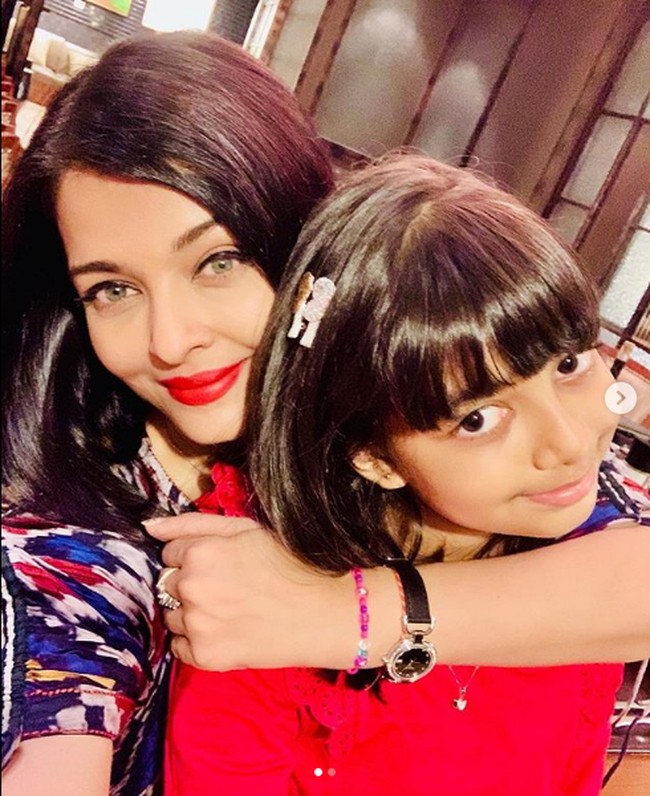 Aishwarya and Aaradhya have also tested COVID-19 positive. They will be self quarantining at home, demikian Abhishek Bachchan menulis di Twitternya pada Minggu (12/7/2020). Abhishek mengatakan bahwa berdasarkan pemeriksaan, Aishwarya Rai dan putrinya Aaradhya Bachchan juga positif terkena COVID-19. Keduanya akan melakukan isolasi mandiri di rumah. Foto: Dok. Instagram Aishwarya Rai
