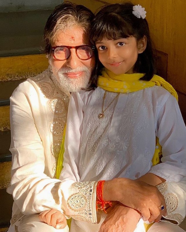 Sebelumnya Abishek Bachchan menyampaikan di Instagram bahwa dirinya dan ayahnya Amitabh Bachchan dinyatakan terinfeksi virus Corona. Baru kemudian dia memberikan kabar lagi bahwa istrinya dan anaknya, Aishwarya Rai dan Aaradhya terkena virus yang sama. Aktor yang merupakan anak laki satu-satunya dari Amitabh Bachchan itu juga mengatakan bahwa dirinya sudah menyampaikan pada pihak yang berwenang mengenai kondisinya dan seluruh keluarganya. Dia juga telah melakukan tes pada seluruh keluarga dan staff yang bekerja dengan mereka. Foto: Dok. Instagram Aishwarya Rai