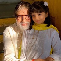 Sebelumnya Abishek Bachchan menyampaikan di Instagram bahwa dirinya dan ayahnya Amitabh Bachchan dinyatakan terinfeksi virus Corona. Baru kemudian dia memberikan kabar lagi bahwa istrinya dan anaknya, Aishwarya Rai dan Aaradhya terkena virus yang sama. Aktor yang merupakan anak laki satu-satunya dari Amitabh Bachchan itu juga mengatakan bahwa dirinya sudah menyampaikan pada pihak yang berwenang mengenai kondisinya dan seluruh keluarganya. Dia juga telah melakukan tes pada seluruh keluarga dan staff yang bekerja dengan mereka. Foto: Dok. Instagram Aishwarya Rai