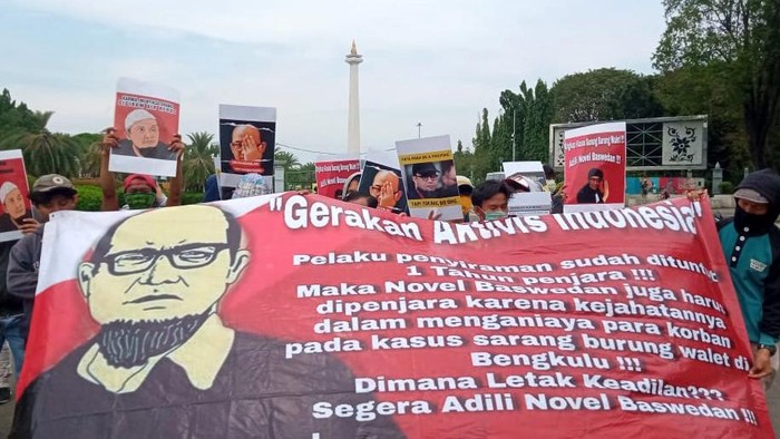 Aksi Seberang Istana Tuntut Kasus Novel Baswedan Perkara Novel Baswedan terus menuai berbagai komentar. Dari Kasus Penyiramannya yang sudah diungkap hingga kasus Penganiayaan dan Pembunuhan yang diduga dilakukan oleh Novel Baswedan pada kasus sarang burung walet di Bengkulu yang belum terungkap.