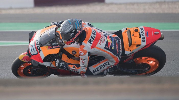 Alex Marquez DOHA, QATAR - FEBRUARY 24: Alex Marquez of Spain and Repsol Honda Honda rounds the bend during the MotoGP Tests at Losail Circuit on February 24, 2020 in Doha, Qatar. (Photo by Mirco Lazzari gp/Getty Images)