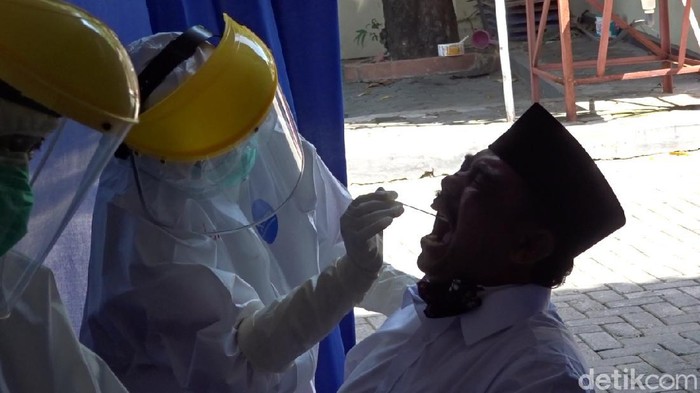 Anggota DPRD Rembang jalani tes swab Corona, 13/7/2020