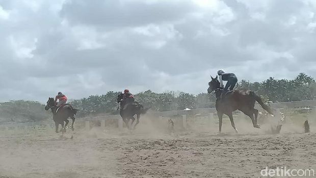 Arena Pacuan Kuda Legok Jawa, Pangandaran, Jabar