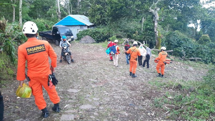 Basarnas Evakuasi Petugas PDAM Bantaeng yang Jatuh ke Jurang