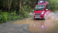 untuk performanya Changli hanya sanggup mengembuskan 1,1 hp yang dapat membuatnya melaju dengan kecepatan maksimal 35 km/jam. Mobil listrik ini tentu juga tidak berbekal ban dan baterai listrik saja. Ada fitur penting mobil seperti AC, lampu sein, kamera belakang, dan radio. Foto: autoevolution