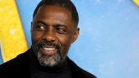 Aktor Inggris Idris Elba pada 16 Maret mengaku ia telah dites dan dinyatakan positif COVID-19. Dalam sebuah postingannya di Twitter ia mengaku tidak memiliki gejala, meski begitu dia tetap mengisolasi dirinya. Lokasinya tidak diketahui. Elba mengatakan dia mengikuti tes itu setelah mengetahui bahwa dia telah terpapar oleh seseorang yang menderita penyakit tersebut. Tetap positif. Jangan panik, kata Elba. Reuters/Andrew Kelly.