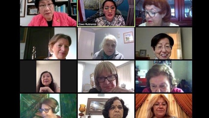 Diskusi Perlindungan Hak Perempuan Secara Daring Kowani bersama ICW gelar pertemuan secara daring di masa pandemi. Sejumlah isu terkait perlindungan hak perempuan dibahas dalam pertemuan secara daring tersebut