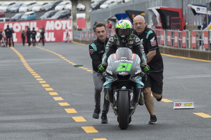 MOTEGI, JAPAN - OCTOBER 19: John McPhee (L) of Great Britain and Petronas Sprinta Racing push the bike of  Franco Morbidelli of Italy and Petronas Yamaha SRT at park ferme and celebrates at the end of the qualifying practice during the MotoGP of Japan - Qualifying at Twin Ring Motegi on October 19, 2019 in Motegi, Japan. (Photo by Mirco Lazzari gp/Getty Images)