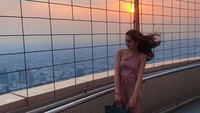 Di Thailand, Hana juga sempat melihat sunset cantik dari atas hotelnya  (Instagram)
