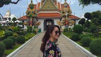 Selain Singapura, di Asia Hana juga pernah berlibur ke Wat Arun di Bangkok, Thailand (Instagram)