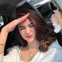 Nama Hana Hanifah belakangan ramai diperbincangkan setelah dirinya dikabarkan tersangkut kasus prostitusi. Artis FTV itu diamankan oleh pihak kepolisian di salah satu hotel di Medan bersama seorang pria. Menurut penuturan dari pihak keluarga, Hana Hanifah mengatakan bahwa dirinya terbang ke Medan untuk sesi pemotretan. Untuk sementara, pihak kepolisian masih menyebut Hana Hanifah sebagai seorang saksi. Foto: instagram/@hanaaast