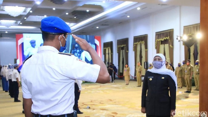 Hari Pertama Masuk Sekolah, Khofifah Wanti-wanti Siswa Tak Coba Narkoba