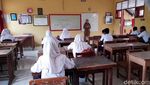 Hari Pertama Sekolah, Siswa di Brebes Kompak Pakai Masker