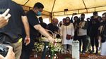 Ayah Ivan Gunawan Meninggal Dunia, Ini Suasana Pemakamannya