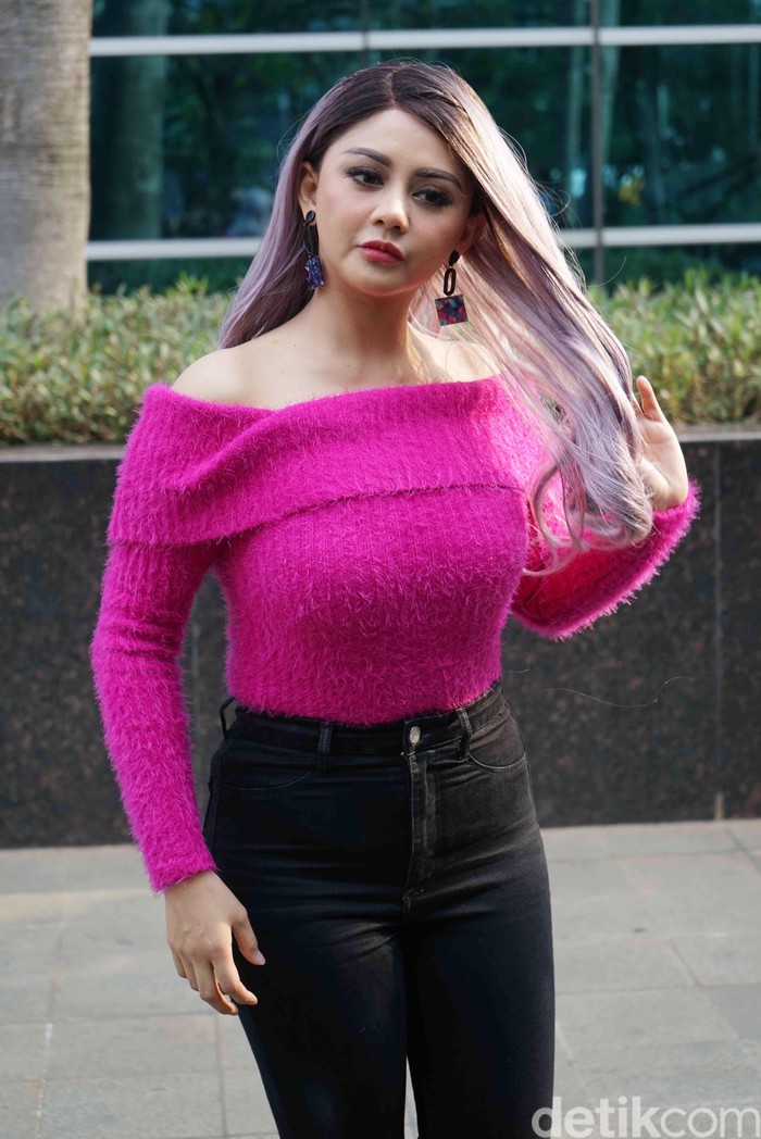 Jenita Janet Jenita Janet saat ditemui di kawasan Trans TV.