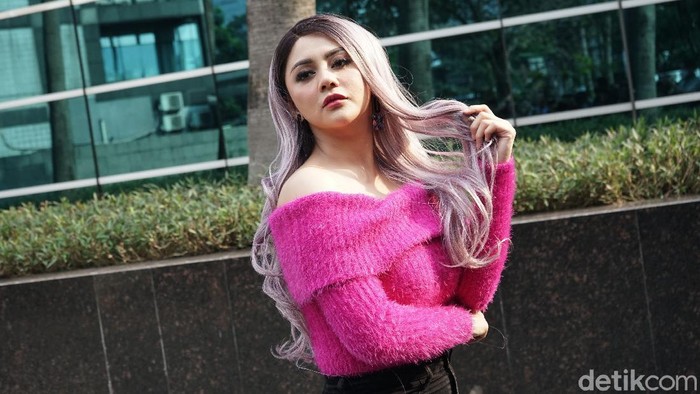Jenita Janet Jenita Janet saat ditemui di kawasan Trans TV.