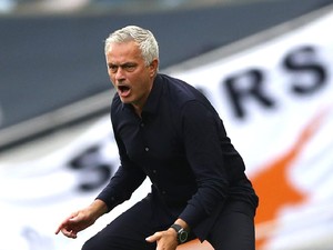 Jose Mourinho Latih Pemain Spurs untuk... Ucapkan Namanya!