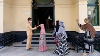 Objek wisata Istana Siak yang berada di Kota Siak Sri Indrapura, Riau, kembali menerima kunjungan wisatawa setelah sebelumnya ditutup guna mencegah penyebaran virus Corona. Protokol kesehatan pun diterapkan bagi para pengunjung yang hendak berwisata ke tempat wisata tersebut.