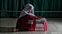Menurut salah satu pengurus masjid di kawasan Tanjung Priok,  kegiatan belajar mengaji ini dilakukan saat pemerintah telah memperbolehkan kegiatan keagamaan saat new normal.