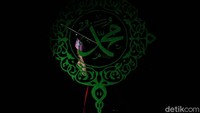 Sejumlah anak membaca Iqro dan Alquran saat mengaji di salah satu masjid  Tanjung Priok, Jakarta Utara, Senin (13/7).
