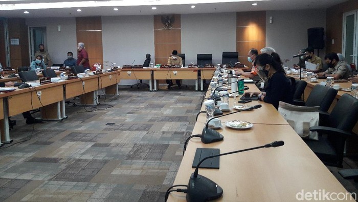 Komisi B DPRD DKI Jakarta menggelar rapat kerja bersama PT Jakarta Propertindo (Jakpro) (M Ilman Nafian/detikcom)