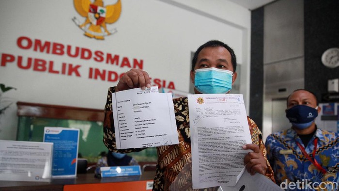 MAKI Lapor ke Ombudsman Soal 'Surat Jalan' Djoko Tjandra Koordinator MAKI datangi kantor Ombudsman RI. Kedatangannya itu untuk melaporkan 'surat jalan' atas nama Joko Soegiarto Tjandra alias Djoko Tjandra.