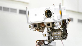 Selanjutnya ada badan antariksa nasional AS (NASA) yang bersiap menerbangkan helikopter antariksa pertamanya, Ingenuity, yang akan menjelajahi Mars. Helikopter ini merupakan bagian dari misi Mars 2020 milik NASA. NASA/JPL-Caltech via AP  