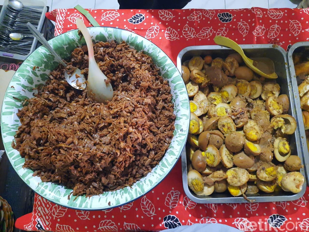 Sajian Gudeg Terakhir dari Mbah Lindu