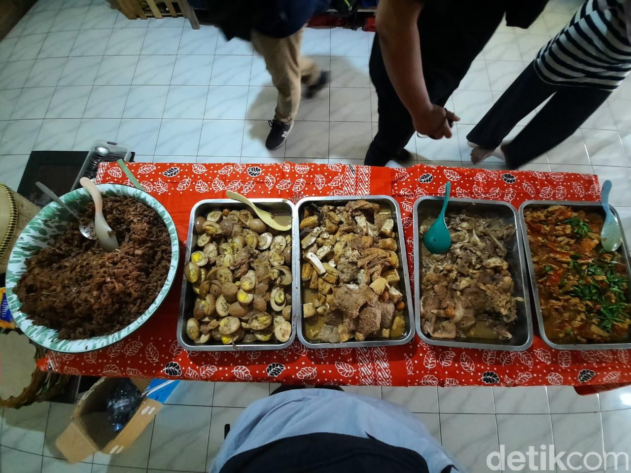 Sajian Gudeg Terakhir dari Mbah Lindu