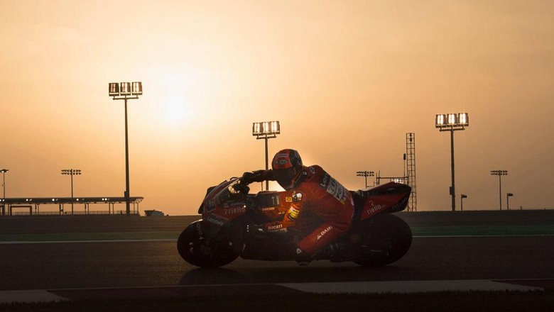 MotoGP 2020 DOHA, QATAR - FEBRUARY 24: Danilo Petrucci of Italy and Ducati Teamrounds the bend during the MotoGP Tests at Losail Circuit on February 24, 2020 in Doha, Qatar. (Photo by Mirco Lazzari gp/Getty Images)