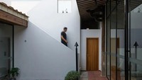 Seperti kebanyakan konstruksi kuno di China, tiga rumah tua di proyek ini dibangun dengan batu bata tua.