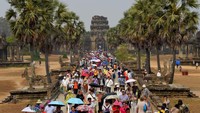 Komplek Angkor Wat di Kamboja adalah situs penting perpaduan dari budaya, agama dan sejarah.Lebihd ari dua juta turis mengunjunginya pada 2019, kunjungan ini sedikit banyak mengancam fondasinya.