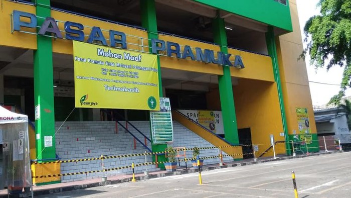 Pasar Pramuka ditutup