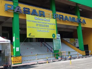 Ditutup karena Ada Pedagang Kena Corona, Pasar Pramuka Dijaga Satpol PP