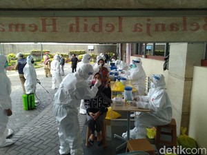 Pegawai Yogya Bogor Junction Jalani Swab Test Corona, Begini Suasananya