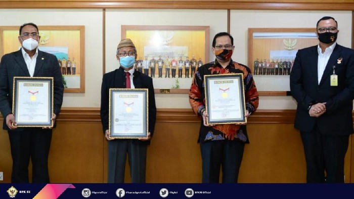 Penghargaan MURI untuk BPK dan STAN