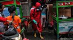 Penyemprotan Disinfektan di Pemukiman Padat Penduduk