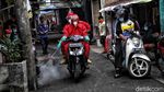 Penyemprotan Disinfektan di Pemukiman Padat Penduduk