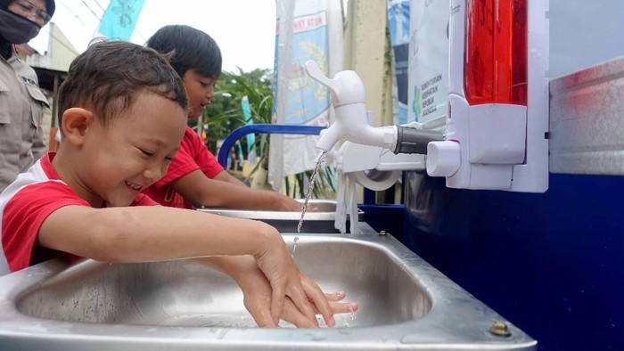 Percepatan Penanganan COVID-19 Citi Foundation menggelontorkan bantuan senilai lebih dari Rp 2 miliar (US$150,000) untuk penanganan COVID-19 untuk beberapa wilayah di Indonesia. Ini salah satunya.
Bantuan tersebut disalurkan melalui HOPE worldwide Indonesia ke beberapa wilayah di Indonesia yaitu, Jakarta, Tangerang, Semarang, Bandung, Surabaya, Medan dan Denpasar.