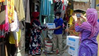 Ada juga penyerahan paket bahan makanan pokok dan nutrisi untuk warga Kelurahan Karang Anyar, Tangerang. Citi menyiapkan 3.000 paket bahan makanan pokok dan nutrisi ke sejumlah wilayah. Ini adalah salah satu wujud donasi Citi untuk meringankan beban masyarakat yang terdampak COVID-19. Foto: dok. Citi Indonesia