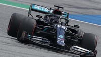 Vettel langsung out dari balapan saat itu juga, sementara Leclerc tak bisa melanjutkan balapan setelah melakukan tiga putaran. Sementara itu di bagian depan, Hamilton tanpa kesulitan mempertahankan posisi bahkan membuka jarak dari Max Verstappen.