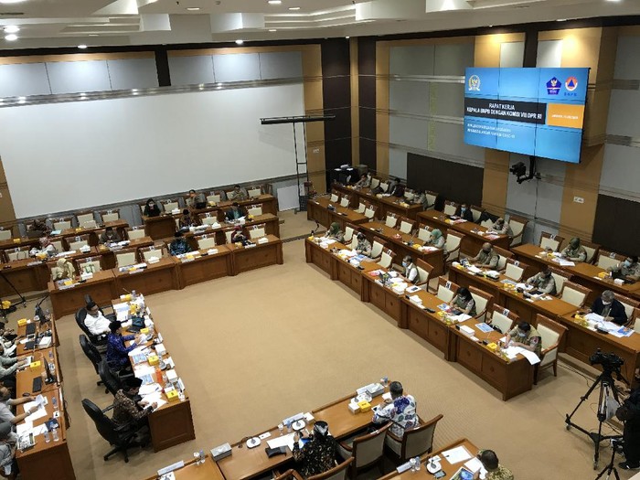 Rapat kerja Komisi I dengan Menkum HAM Yasonna Laoly dan Wamenhan Sakti Wahyu Trenggono